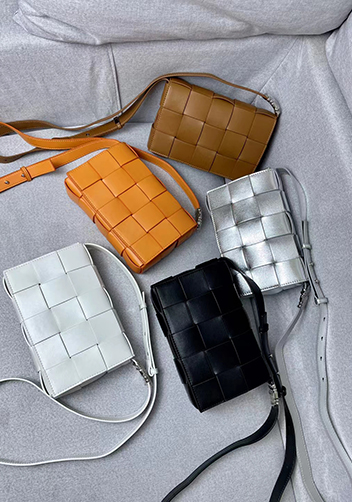 Mia 15 Square Leather Shoulder Bag Sliver