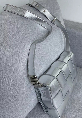 Mia 15 Square Leather Shoulder Bag Sliver