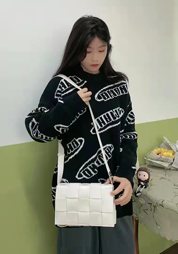 Mia 15 Square Leather Shoulder Bag White