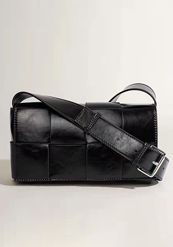 Mia 8 Square Leather Shoulder Bag Black
