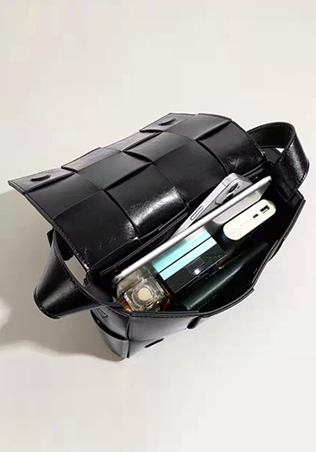 Mia 8 Square Leather Shoulder Bag Black