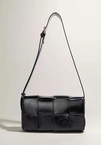 Mia 8 Square Leather Shoulder Bag Black