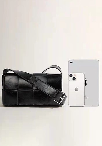 Mia 8 Square Leather Shoulder Bag Black