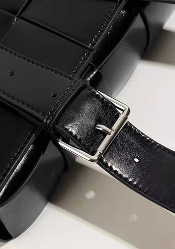 Mia 8 Square Leather Shoulder Bag Black