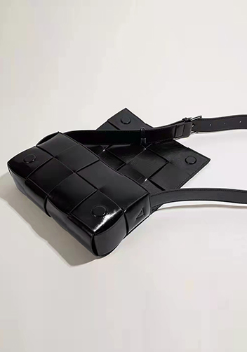 Mia 8 Square Leather Shoulder Bag Black