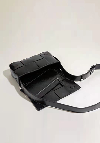 Mia 8 Square Leather Shoulder Bag Black