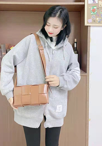 Mia 8 Square Leather Shoulder Bag Camel