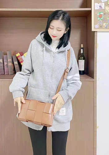 Mia 8 Square Leather Shoulder Bag Camel