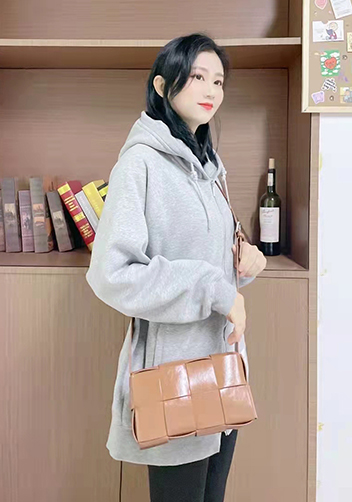 Mia 8 Square Leather Shoulder Bag Camel