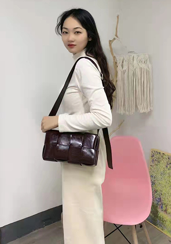 Mia 8 Square Leather Shoulder Bag Choco