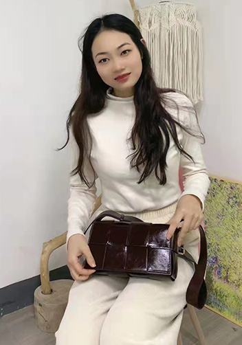 Mia 8 Square Leather Shoulder Bag Choco