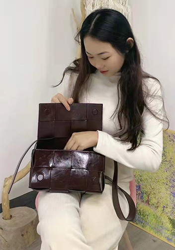 Mia 8 Square Leather Shoulder Bag Choco