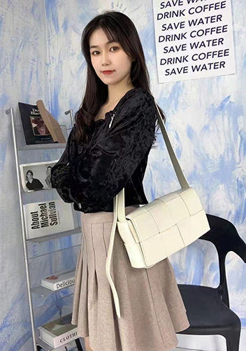 Mia 8 Square Leather Shoulder Bag Cream