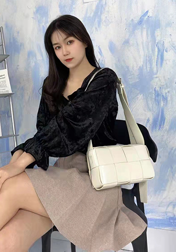 Mia 8 Square Leather Shoulder Bag Cream