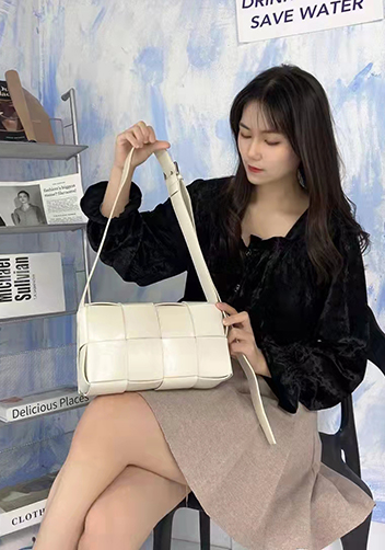 Mia 8 Square Leather Shoulder Bag Cream