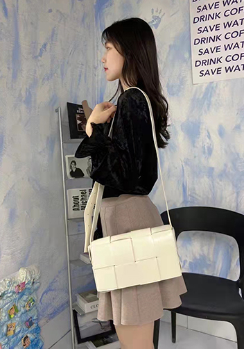 Mia 8 Square Leather Shoulder Bag Cream