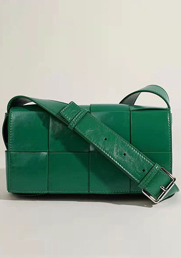 Mia 8 Square Leather Shoulder Bag Green