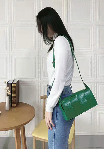 Mia 8 Square Leather Shoulder Bag Green