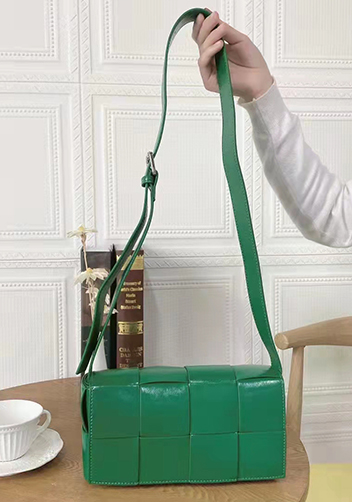 Mia 8 Square Leather Shoulder Bag Green