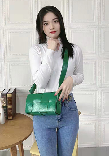 Mia 8 Square Leather Shoulder Bag Green