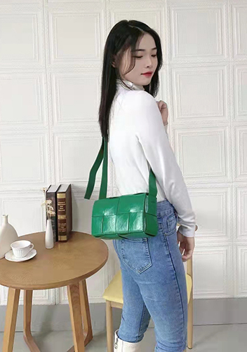 Mia 8 Square Leather Shoulder Bag Green