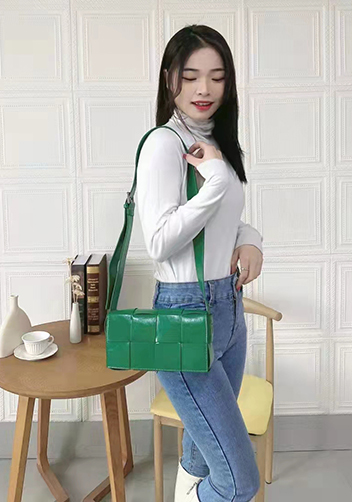 Mia 8 Square Leather Shoulder Bag Green