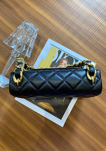 Adele Flap Medium Lambskin Chain Bag Black