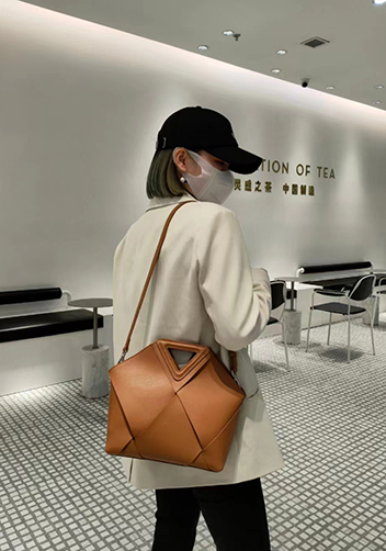 Euclid Medium Woven Bag Camel
