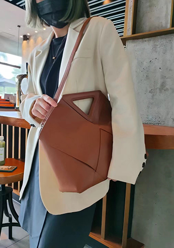 Euclid Large Woven Bag Camel