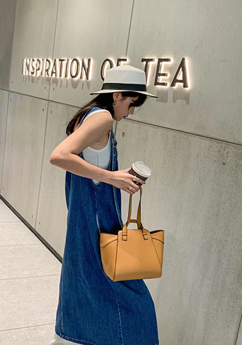 Adrienne Multifunctional Leather Bag Camel