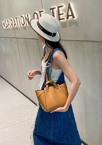 Adrienne Multifunctional Leather Bag Camel