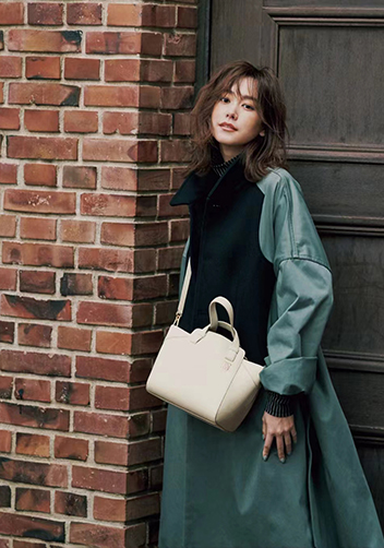 Adrienne Multifunctional Leather Bag Cream