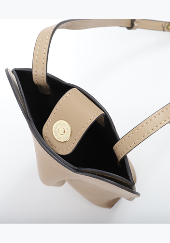 THE ELEPHANT POCKET SHOULDER LEATHER BAG BEIGE