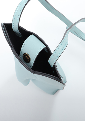 THE ELEPHANT POCKET SHOULDER LEATHER BAG BLUE