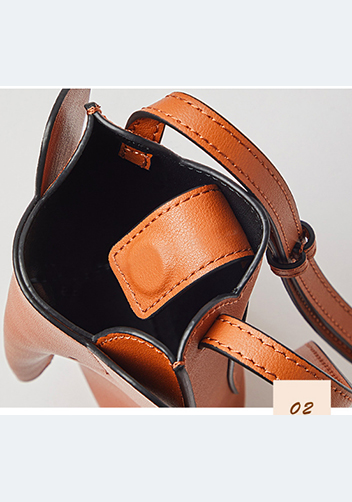 THE ELEPHANT POCKET SHOULDER LEATHER BAG BROWN