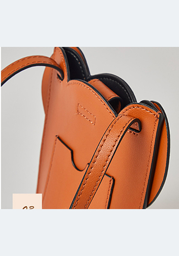THE ELEPHANT POCKET SHOULDER LEATHER BAG BROWN