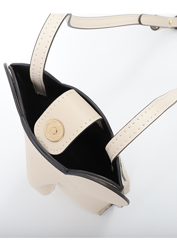 THE ELEPHANT POCKET SHOULDER LEATHER BAG CREAM