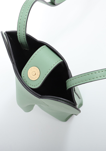 THE ELEPHANT POCKET SHOULDER LEATHER BAG GREEN