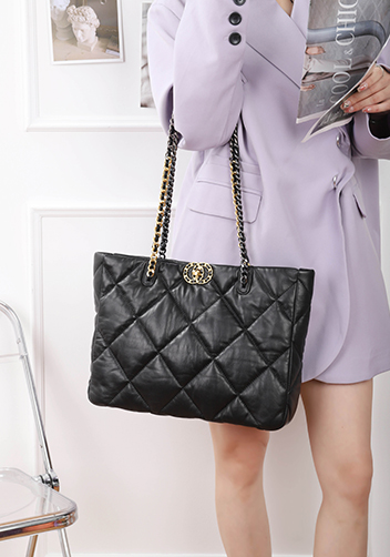 Adele Lilia Shoulder Tote Bag Circle Hardware Black