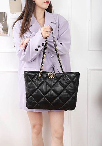 Adele Lilia Shoulder Tote Bag Circle Hardware Black