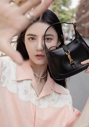 Daphne Leather Shoulder Bag Black