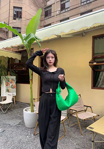 Dina Medium Knotted Intrecciato Leather Tote Parrot Green