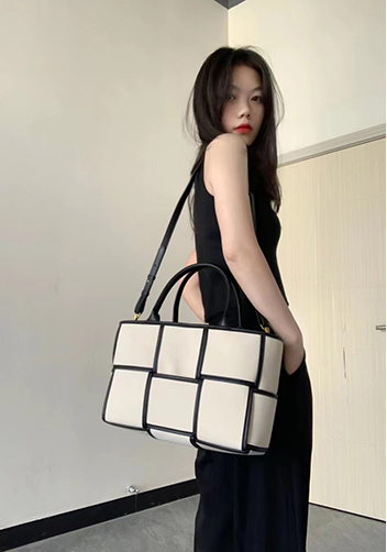 Mia Woven Canvas 6 Squares Tote Black