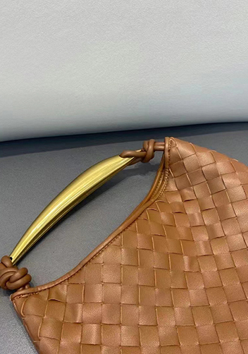 The Fish Handle Bag Camel