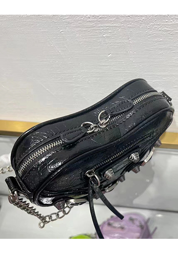 The Route 66 Leather Heart Shoulder Bag Black