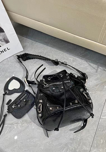 The Route 66 Leather Bucket Shoulder Bag Black
