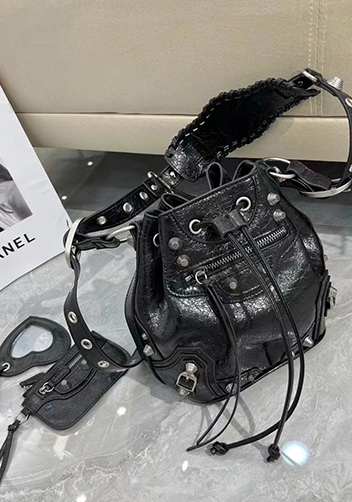 The Route 66 Leather Bucket Shoulder Bag Black