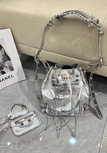 The Route 66 Leather Bucket Shoulder Bag Silver