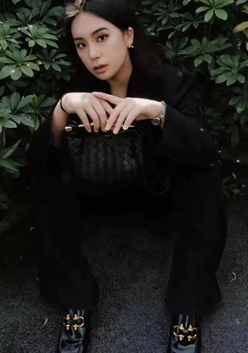 The Fish Handle Mini Bag Black