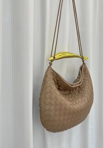 The Fish Handle Large Shoulder Bag Beige